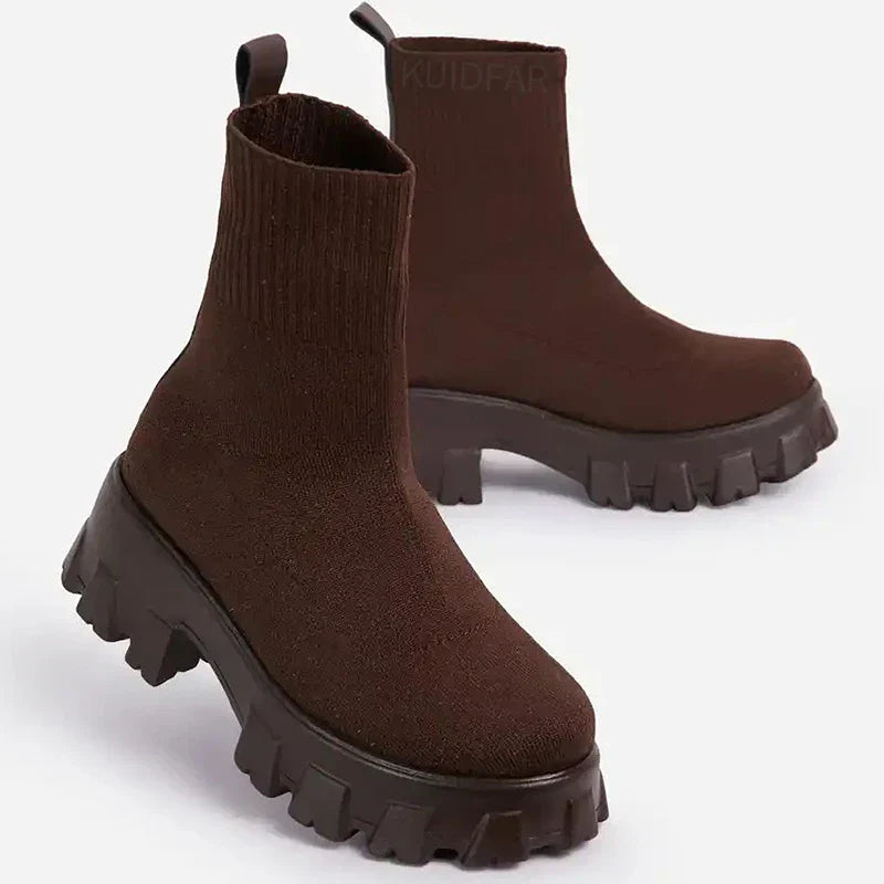 Bota Feminina com Plataforma Cano Curto