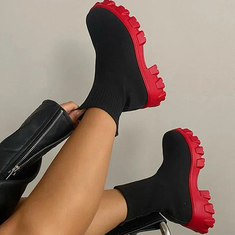 Bota Feminina com Plataforma Cano Curto
