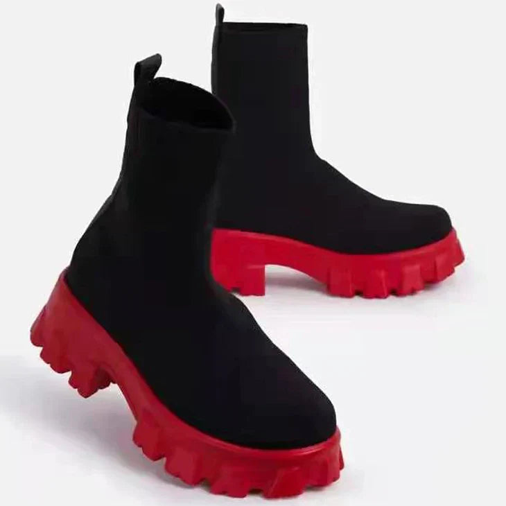 Bota Feminina com Plataforma Cano Curto