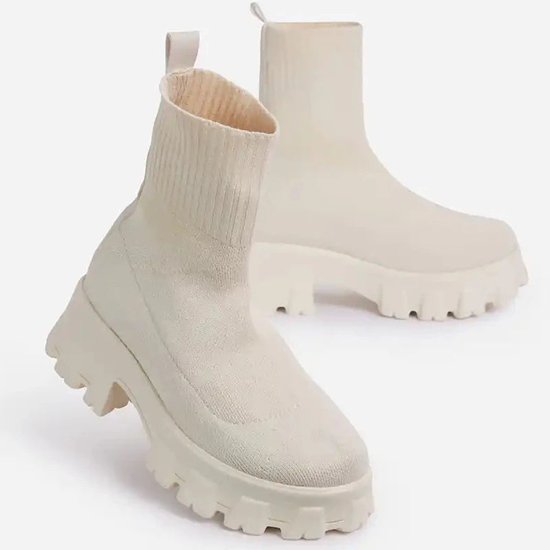 Bota Feminina com Plataforma Cano Curto