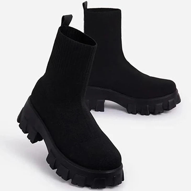 Bota Feminina com Plataforma Cano Curto