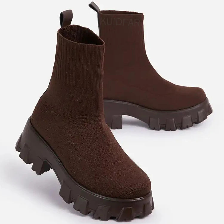 Bota Feminina com Plataforma Cano Curto