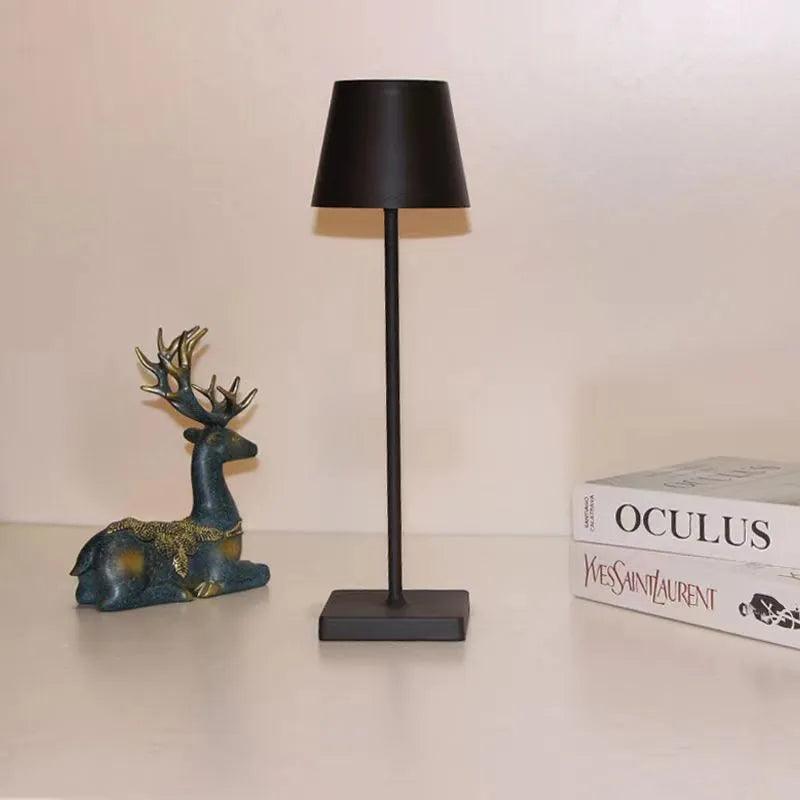 Luminária Decorativa de Mesa Pop Liz