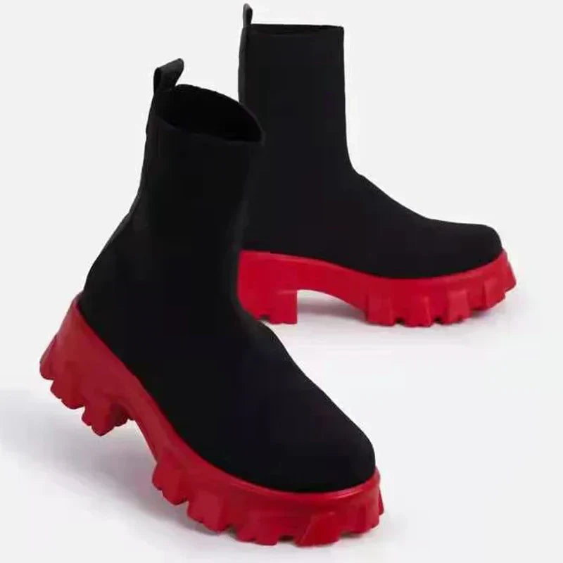 Bota Feminina com Plataforma Cano Curto