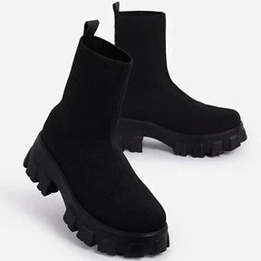Bota Feminina com Plataforma Cano Curto