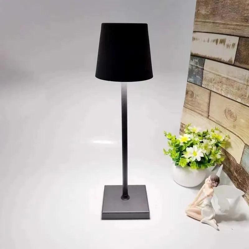 Luminária Decorativa de Mesa Pop Liz