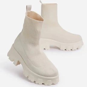 Bota Feminina com Plataforma Cano Curto